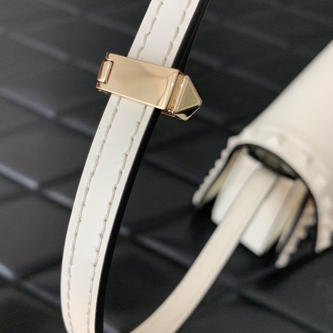 Valentino Garavani Rockstud Small Shoulder Bag in Ivory Smooth Leather